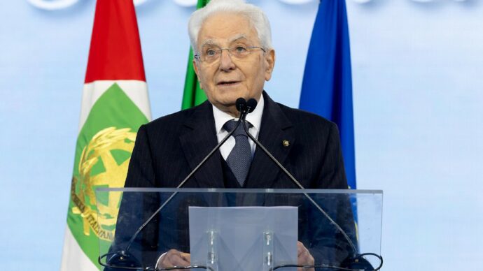 Scuola, Mattarella sconfessa Meloni: “No ghetti  e barriere”