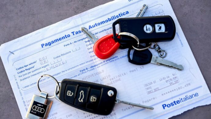 Altro che “risparmi dal Pnrr”: lo stop al bollo auto finanziato per quasi   metà da nuovi tagli