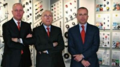 Copertina di “A 101 anni anni vado ancora in ufficio ogni giorno, la mia azienda fattura 245 milioni l’anno. La mattina analizzo i dati di vendita, poi faccio le call sul tablet: non amo usare il pc”: la storia di Alberto Bertani