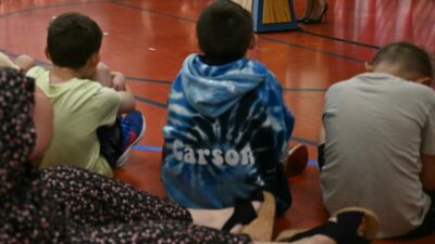 Copertina di Classi di transizione o di “benvenuto” per almeno 6 mesi, test sulla lingua già alla scuola dell’infanzia: i modelli di gestione degli alunni stranieri in classe