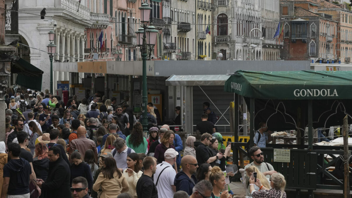venezia scambiata per una borseggiatrice e malmenata per strada ho urtato la mano di una turista e sono stata aggredita da Ilfattoquotidiano.it venezia scambiata per una borseggiatrice e malmenata per strada ho urtato la mano di una turista e sono stata aggredita