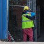 Copertina di Anche nel 2025 sono morti più di tre lavoratori al giorno. Malattie professionali: +300% di denunce dal 2000. 9 incidenti mortali tra gli studenti