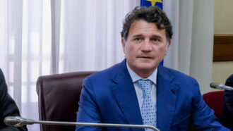 Copertina di Accusa di violenza sessuale al senatore di Fi Silvestro, il pm chiede di archiviare: “Denuncia sporta troppo tardi”