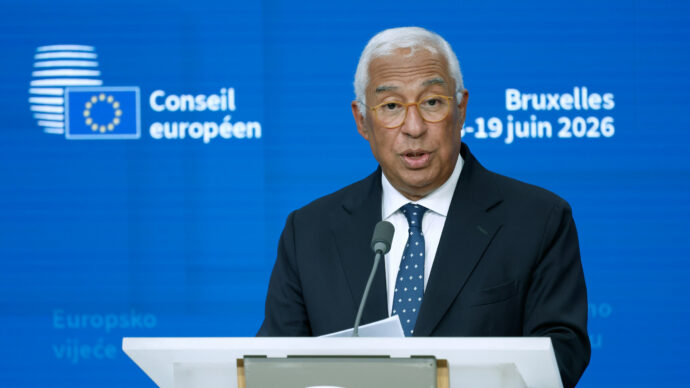 Bilancio Ue, Costa propone nuove tasse europee per limitare i tagli e la Germania lo attacca: “Perso il contatto con la realtà”