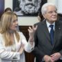 Copertina di Meloni contro Mattarella: “Da ministro invitava a non concentrare gli stranieri in classe”. Era il 1990, gli studenti non italiani erano 20mila, ora 900mila. Ecco perché il presidente diceva il contrario