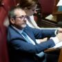 Copertina di “Divulgò informazioni segrete per fini politici”: le motivazioni della condanna d’Appello a Delmastro per il caso Cospito