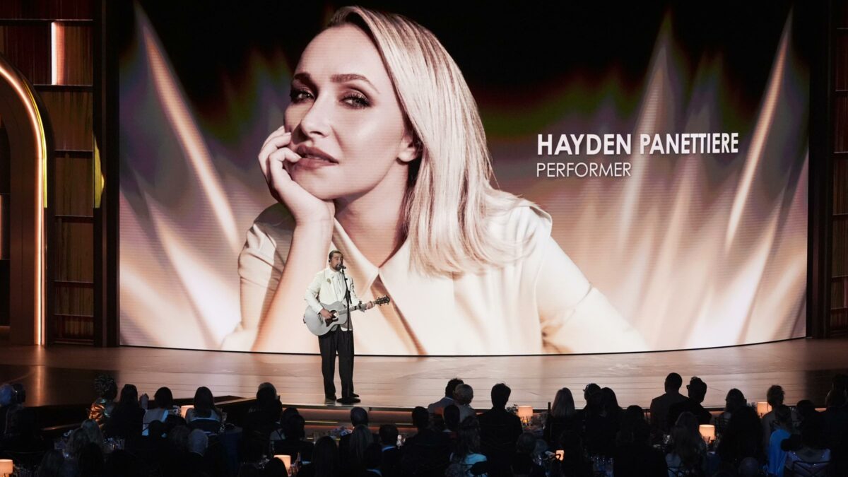 amici e familiari salutano hayden panettiere in una cerimonia commemorativa a malib249 150 invitati ma la madre e il fidanzato erano assenti da Ilfattoquotidiano.it amici e familiari salutano hayden panettiere in una cerimonia commemorativa a malib249 150 invitati ma la madre e il fidanzato erano assenti