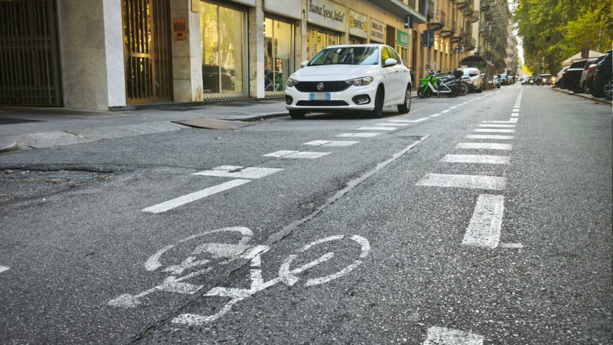 investito da un8217auto mentre pedalava in bici morto bimbo di sette anni a torino da Ilfattoquotidiano.it investito da un8217auto mentre pedalava in bici morto bimbo di sette anni a torino