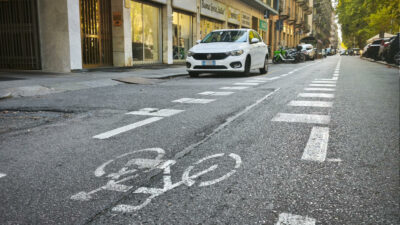Copertina di Investito da un’auto mentre pedalava in bici: morto bimbo di sette anni a Torino