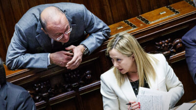 Copertina di Tetto agli stranieri, Valditara ridimensiona Meloni: “Solo per chi non sa l’italiano”. E spostamenti solo se c’è posto