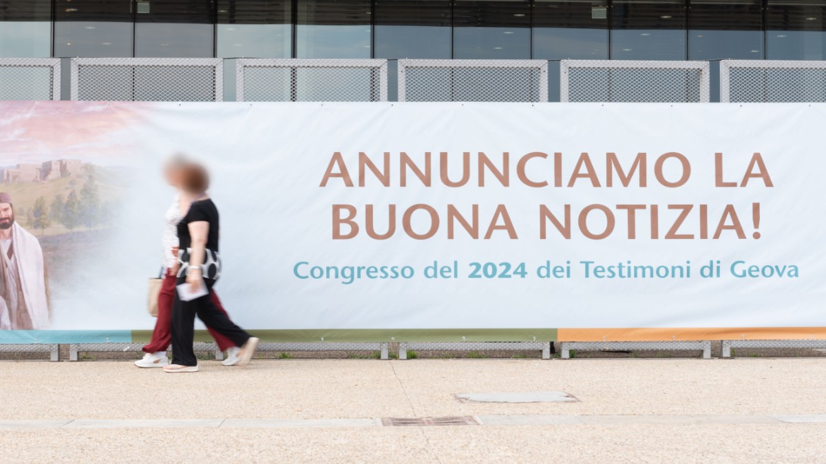 testimoni di geova cambia la posizione sulle trasfusioni via libera a globuli rossi bianchi plasma e piastrine ma non al sangue intero da Ilfattoquotidiano.it testimoni di geova cambia la posizione sulle trasfusioni via libera a globuli rossi bianchi plasma e piastrine ma non al sangue intero