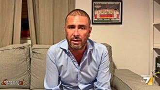 Copertina di Di Battista in video a La7: “Sto bene, sempre meglio. Tornerò prestissimo”