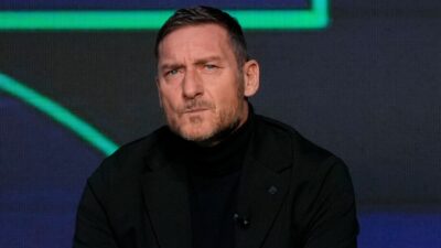 Copertina di “Non sono leggende metropolitane. Ho detto no al Genoa e al Como, avevo 48 anni ma il piede non invecchia. Gilardino mi scriveva su WhatsApp”: parla Francesco Totti