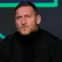 Copertina di “Non sono leggende metropolitane. Ho detto no al Genoa e al Como, avevo 48 anni ma il piede non invecchia. Gilardino mi scriveva su WhatsApp”: parla Francesco Totti