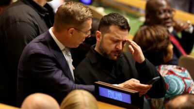 Copertina di Con Zelensky c’è armonia: “Troveremo una soluzione”. Sanzioni Ue, vince Parigi