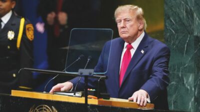 Copertina di L’Onu a pezzi: “Non fa abbastanza”. Macron e Burnham proni a Trump