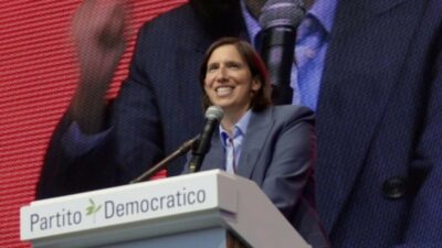 Copertina di Dov’è il programma Dem? Risposta: “È il discorso di Elly a Reggio Emilia”