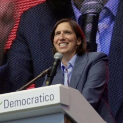 Copertina di Dov’è il programma Dem? Risposta: “È il discorso di Elly a Reggio Emilia”
