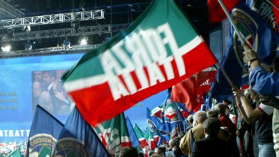 Copertina di Forza Italia divisa alla meta dei 90 di Berlusconi: scontro di libri tra Moratti e Occhiuto