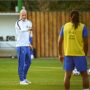 Copertina di “Solo 12 giocatori in campo, hanno fatto esercizi tecnici, alcuni erano molto agitati”: il primo allenamento di Zidane