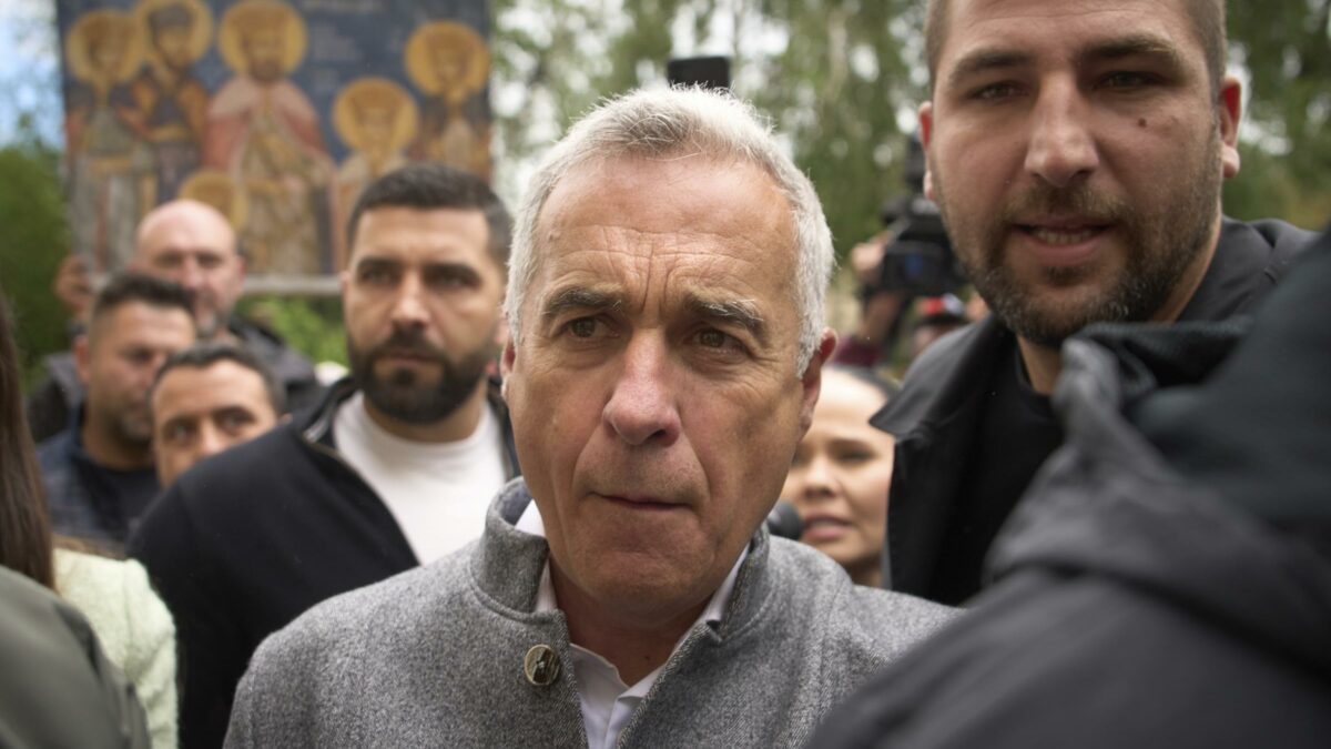 romania fermato e interrogato l8217ex candidato alle presidenziali clin georgescu 232 accusato di truffa e associazione a delinquere da Ilfattoquotidiano.it romania fermato e interrogato l8217ex candidato alle presidenziali clin georgescu 232 accusato di truffa e associazione a delinquere