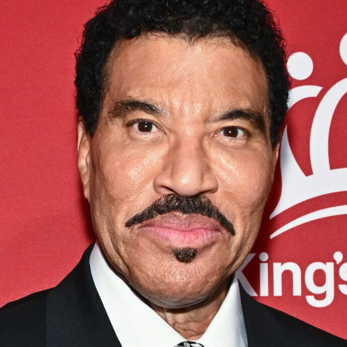 Lionel Richie per la terza volta ricoverato in ospedale: il cuore del “re della disco” cede ancora, il tour viene cancellato