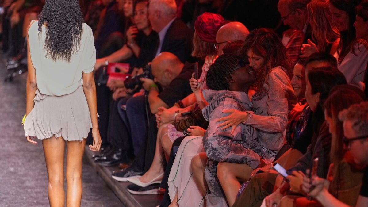 dal sesso in prima fila da diesel al pranzo di nozze di marras passando per la sensualit224 della carr224 da fendi l8217ossessione per la sfilata che si fa performance alla milano fashion week 2026 da Ilfattoquotidiano.it dal sesso in prima fila da diesel al pranzo di nozze di marras passando per la sensualit224 della carr224 da fendi l8217ossessione per la sfilata che si fa performance alla milano fashion week 2026