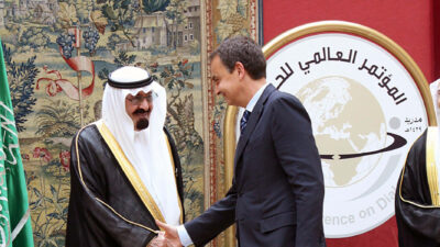 Copertina di “Un’attenzione personale del re saudita”: così Zapatero ha definito i gioielli ricevuti da Riyad quando era ancora premier. Valgono 1,3 milioni