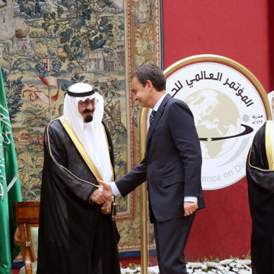 Copertina di “Un’attenzione personale del re saudita”: così Zapatero ha definito i gioielli ricevuti da Riyad quando era ancora premier. Valgono 1,3 milioni