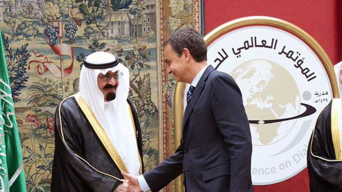 “Un’attenzione personale del re saudita”: così Zapatero ha definito i gioielli ricevuti da Riyad quando era ancora premier. Valgono 1,3 milioni