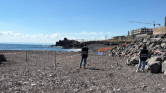 Copertina di Catania, il ciclone Harry fa riemergere una discarica degli anni ’60: la scoperta durante i lavori di ripristino del porto