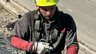 Copertina di Chi era Andrea Moretti, l’operaio di 22 anni morto al Colosseo. Il sindaco di Crognaleto (Teramo): “Lutto cittadino”