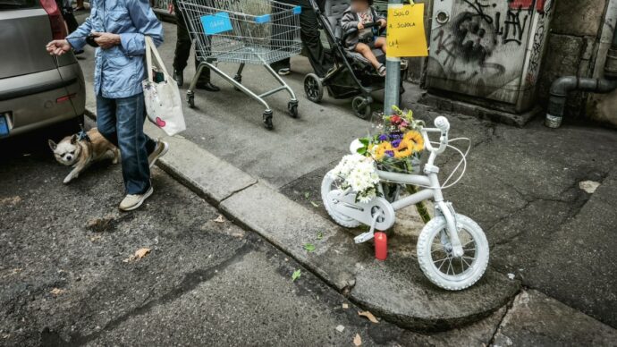 Una “gosth bike” sul luogo dell’investimento del bimbo di 7 anni mentre andava a scuola in bici a Torino