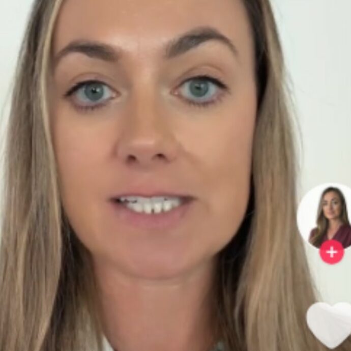 “Non presentatevi a un colloquio di lavoro con un caffè in mano, è troppo casual”. L’esperta di selezione del personale divide TikTok
