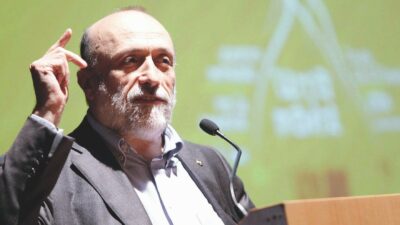 Copertina di Terra Madre rinasce dopo la scomparsa di papà Carlin Petrini