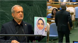 Copertina di Il presidente iraniano Pezeshkian all’Onu mostra le foto dei bambini uccisi dai raid: “Noi vittime di terrorismo”. La delegazione Usa lascia l’aula