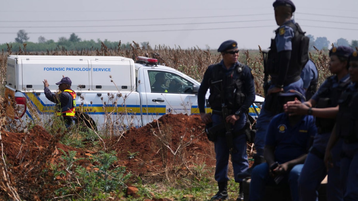 sudafrica uomini armati entrano in una casa a durban e fanno una strage 11 morti da Ilfattoquotidiano.it sudafrica uomini armati entrano in una casa a durban e fanno una strage 11 morti