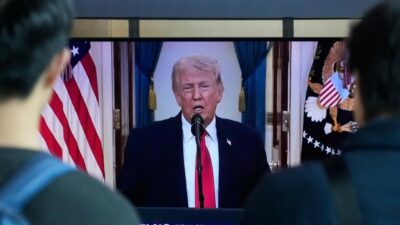 Copertina di “Gli Usa non possono avere una tv di Stato”: le polemiche contro “Trump tv”, il canale in streaming del tycoon