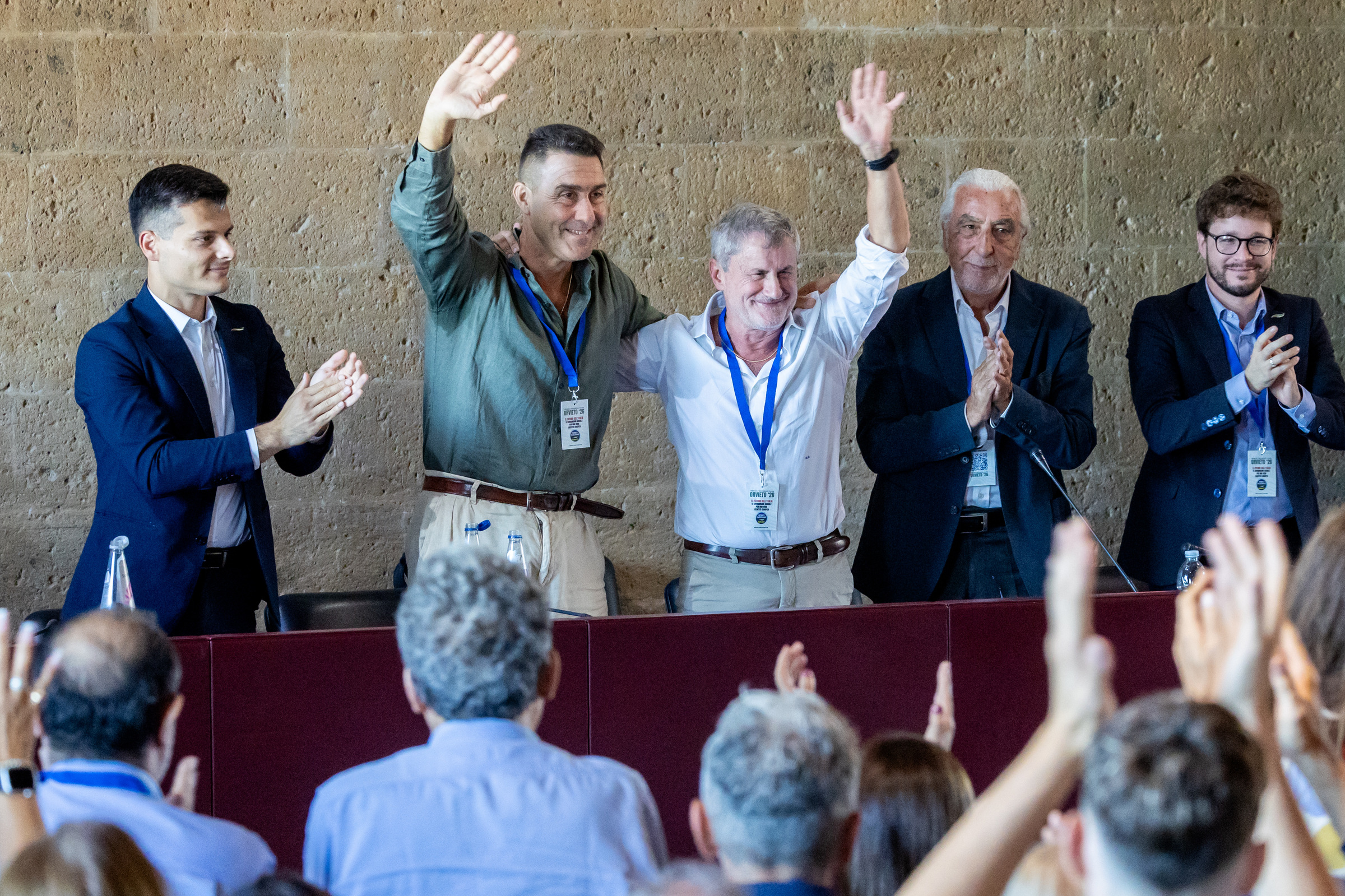 Dal primo calo nei sondaggi alle tensioni interne, Vannacci raccoglie deputati ma perde pezzi sul territorio: le grane del generale dalla Calabria alla Lombardia