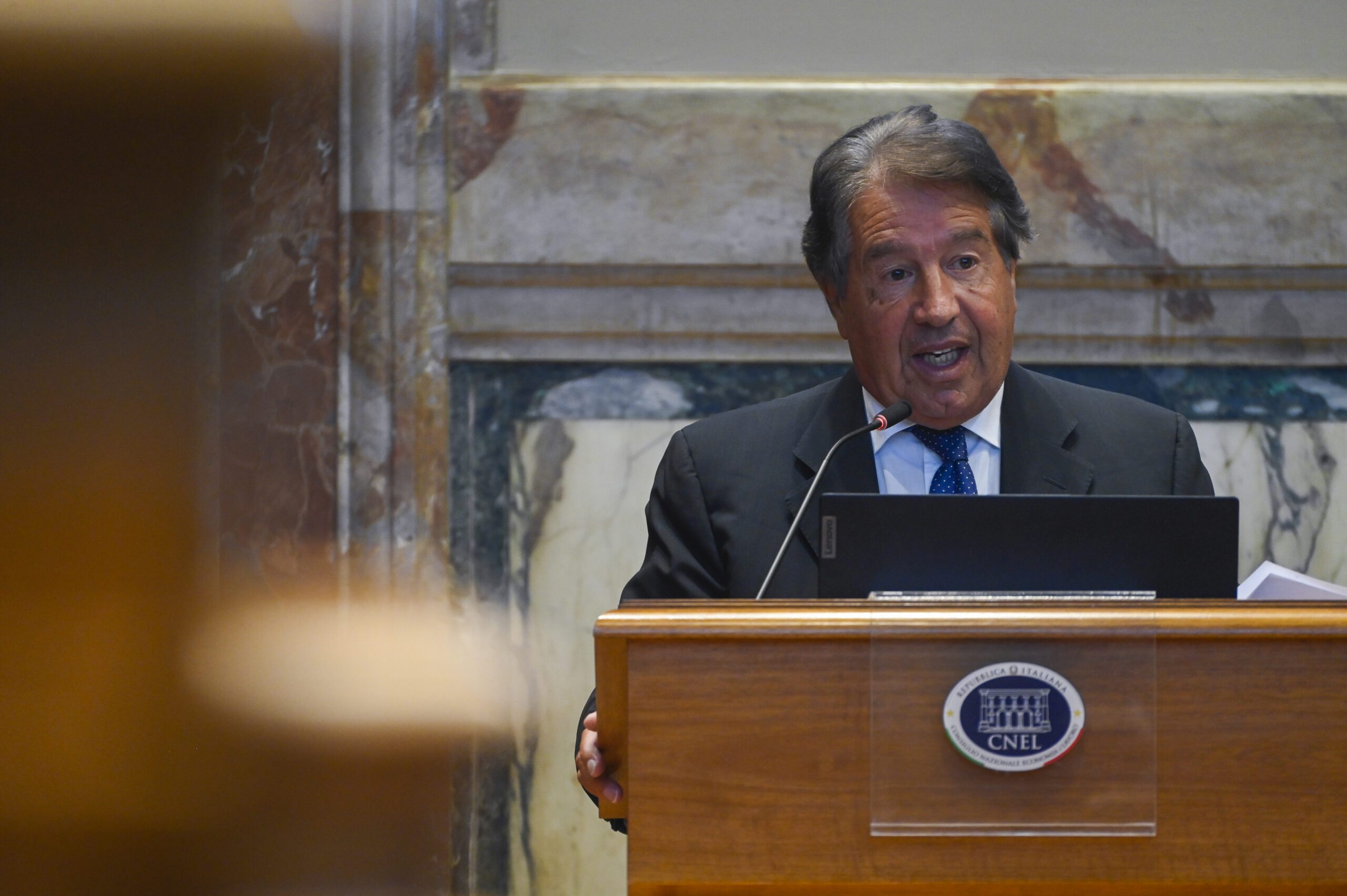 La deriva del rapporto di Brambilla sui redditi: attacchi a Bankitalia e Istat che “minano la stabilità sociale” e disprezzo per chi ha “dipendenze”