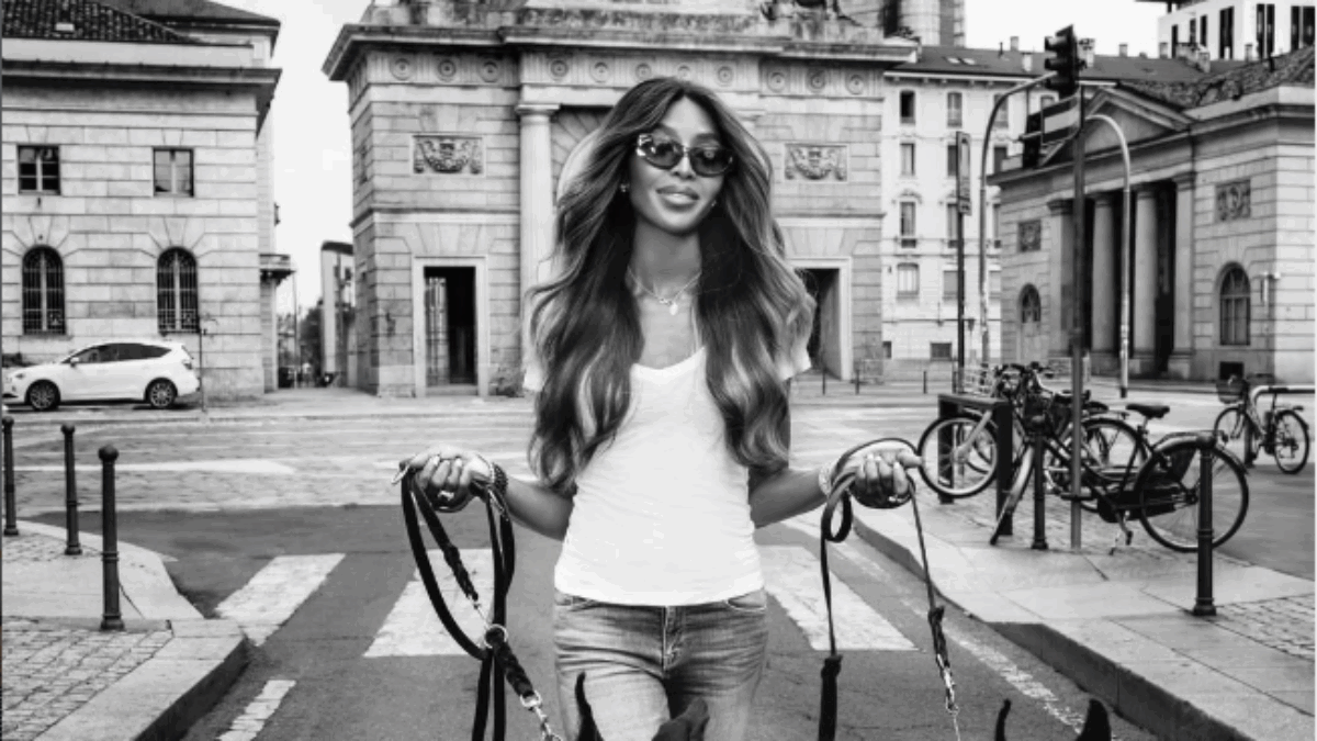 Naomi Campbell lascia Londra e si trasferisce a Milano: “Ha comprato casa in uno dei lussuosi grattacieli tra l’area di Porta Nuova e City Life e vive già lì”