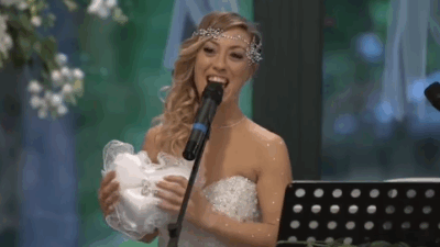 Copertina di “Mi sono sposata da sola. Al mio matrimonio c’erano 70 invitati, non ho bisogno che qualcuno mi dica che sono bella, me lo dico da sola”: la storia di Laura Mesi