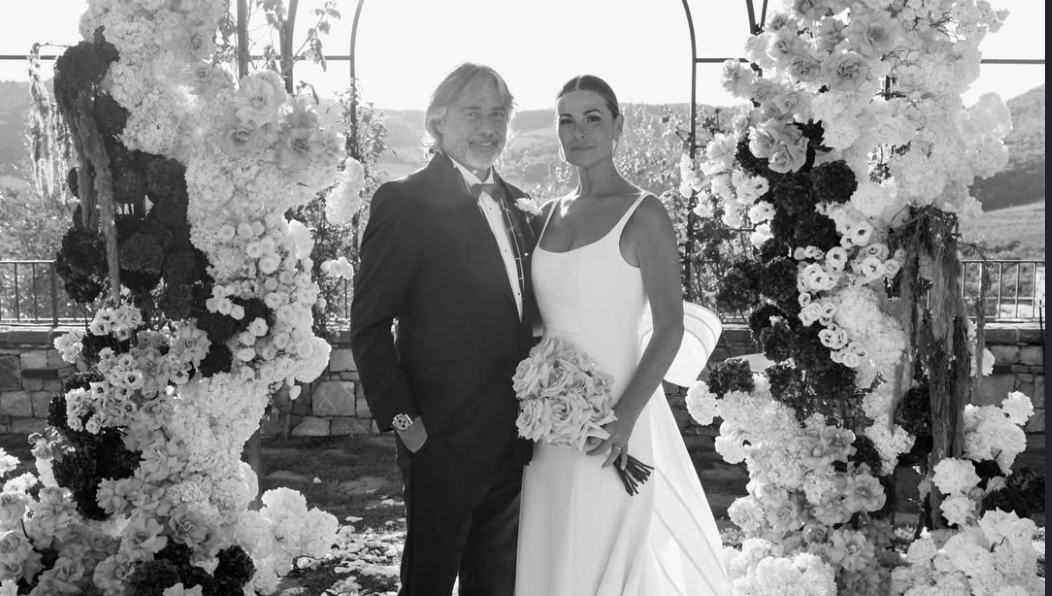 vanessa incontrada sposa rossano laurini dopo 17 anni di amore e una rottura da cui nessuno pensava sarebbero tornati ecco la prima foto delle nozze da Ilfattoquotidiano.it vanessa incontrada sposa rossano laurini dopo 17 anni di amore e una rottura da cui nessuno pensava sarebbero tornati ecco la prima foto delle nozze