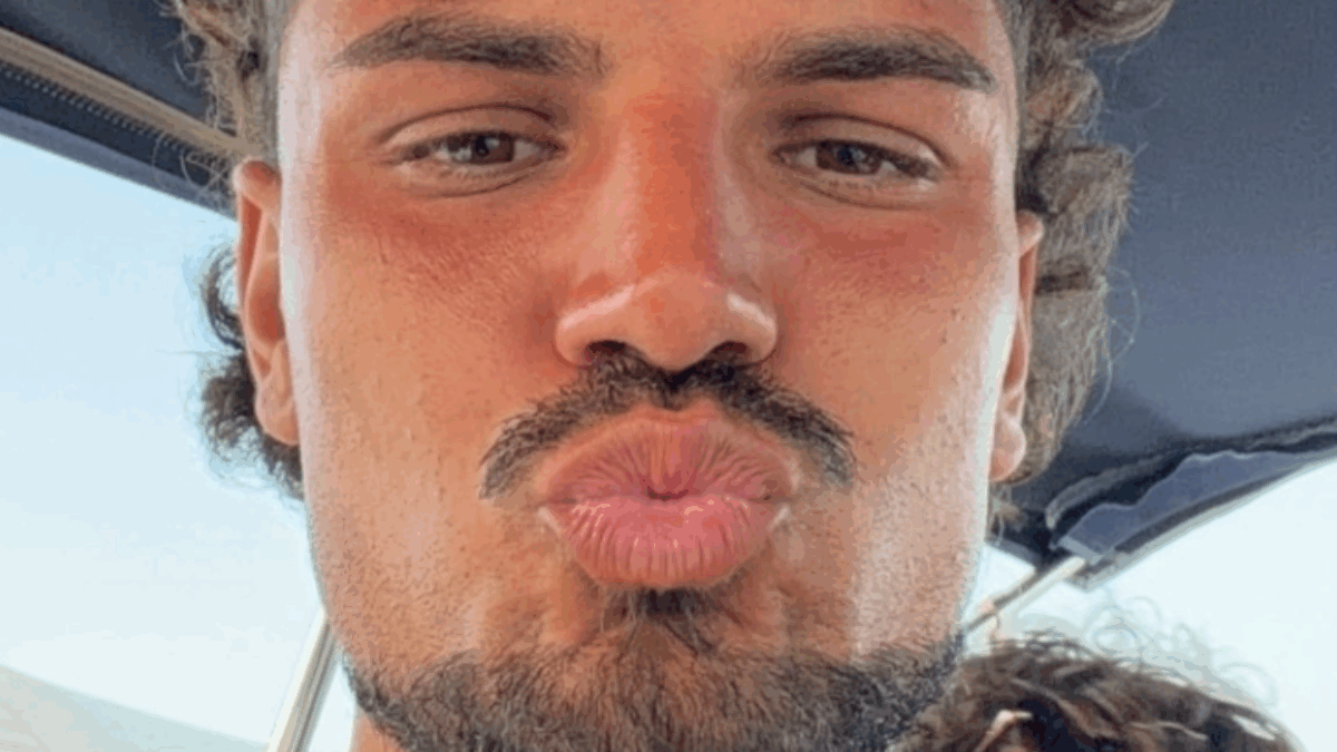 Giovanni Grazioso è il nuovo tronista di “Uomini e Donne”. Da venditore ambulante di brioche a Catania alla popolarità esplosa con “Temptation Island”