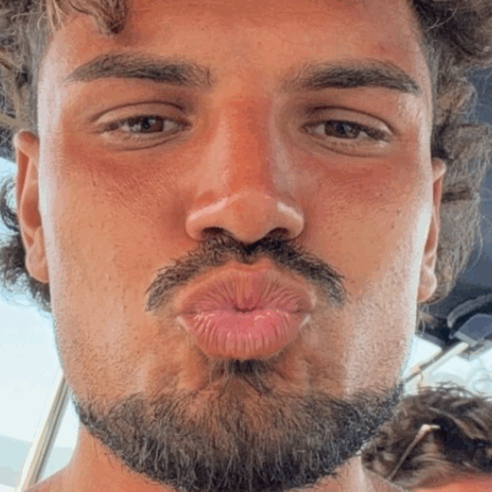 Giovanni Grazioso è il nuovo tronista di “Uomini e Donne”. Da venditore ambulante di brioche a Catania alla popolarità esplosa con “Temptation Island”