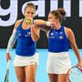 Copertina di L’Italia comincia con il brivido in Billie Jean King Cup, ma va in semifinale: Errani e Paolini battono la Cina