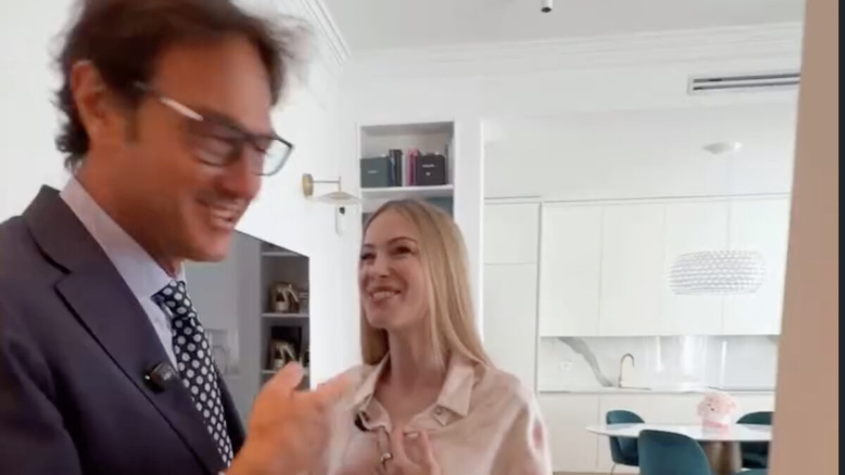 Taylor Mega vende casa a Brera: nel video tour arriva Gianluca Torre di “Casa a prima vista”. Ecco quanto costa e com’è fatta dentro