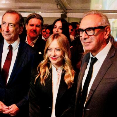 Copertina di In volo  di Stato per il  galà  col jet set dell’alta moda: Roma-Milano e ritorno  in quattro ore per Meloni