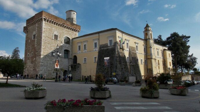 Benevento, tangenti in Comune 17 indagati e presunte mazzette