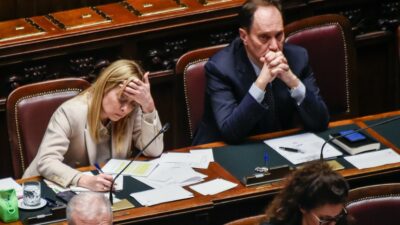 Copertina di Meloni avverte i ministri in cdm: “Se alla Camera andiamo sotto sulla legge elettorale, conseguenze inevitabili”